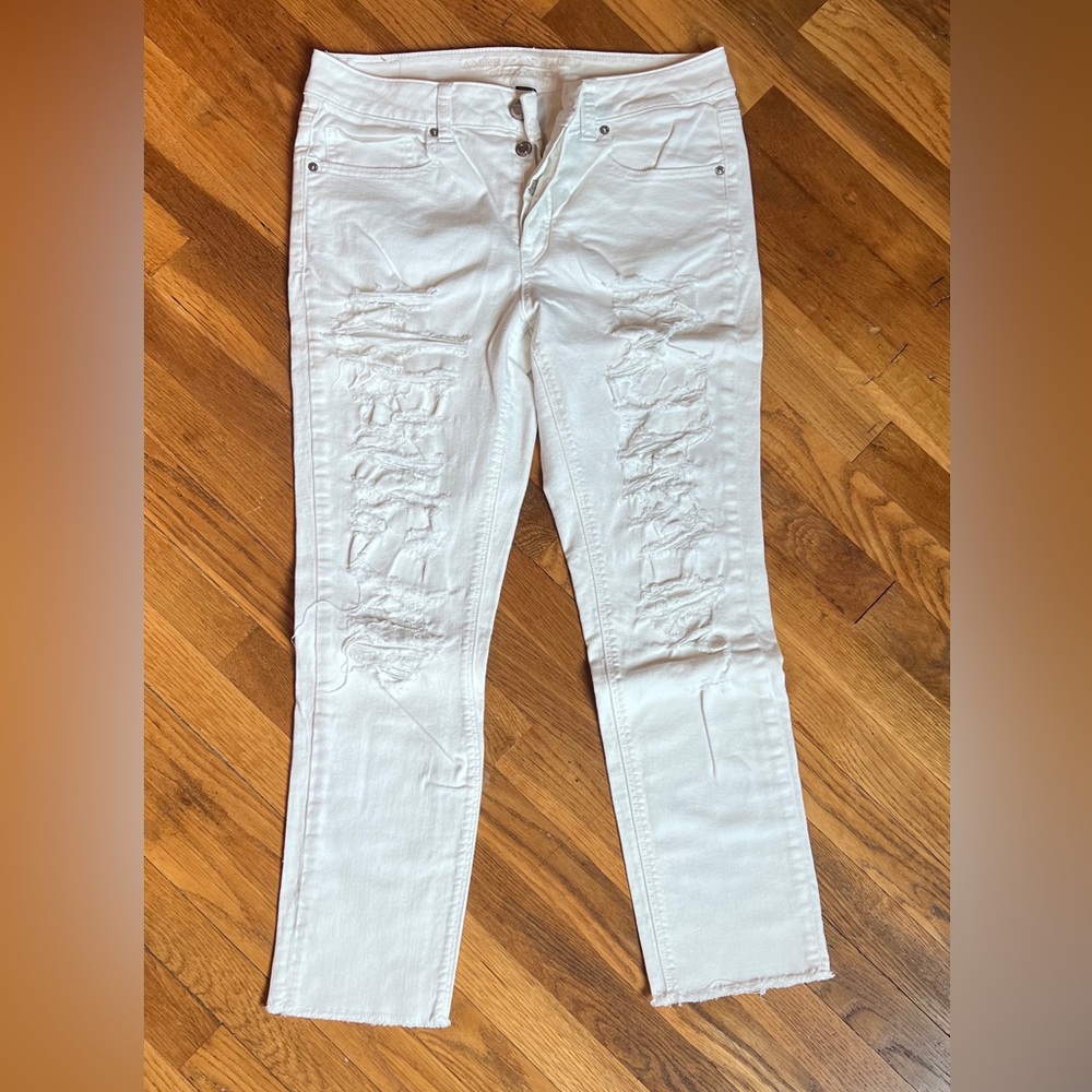 American Eagle Distressed Tomgirl Jeans